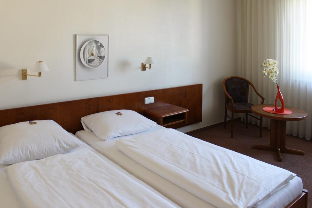 Hotel La Taverna Rosbach vor der Hohe Room photo